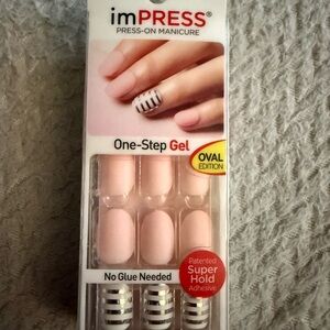 imPRESS Oval Gel Nails - Pink and Silver Stripes